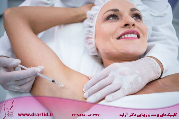 doctor injecting woman her arm pits 107420 74127 - تزریق - بوتاکس