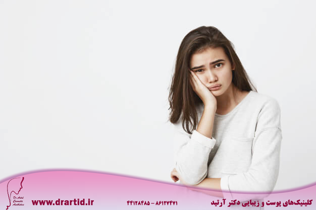bored tired young brunette female wearing her dark hair loose frowning face dissatisfaction keeping hand cheek 176420 15296 - برنامه روتین مراقبت پوستی